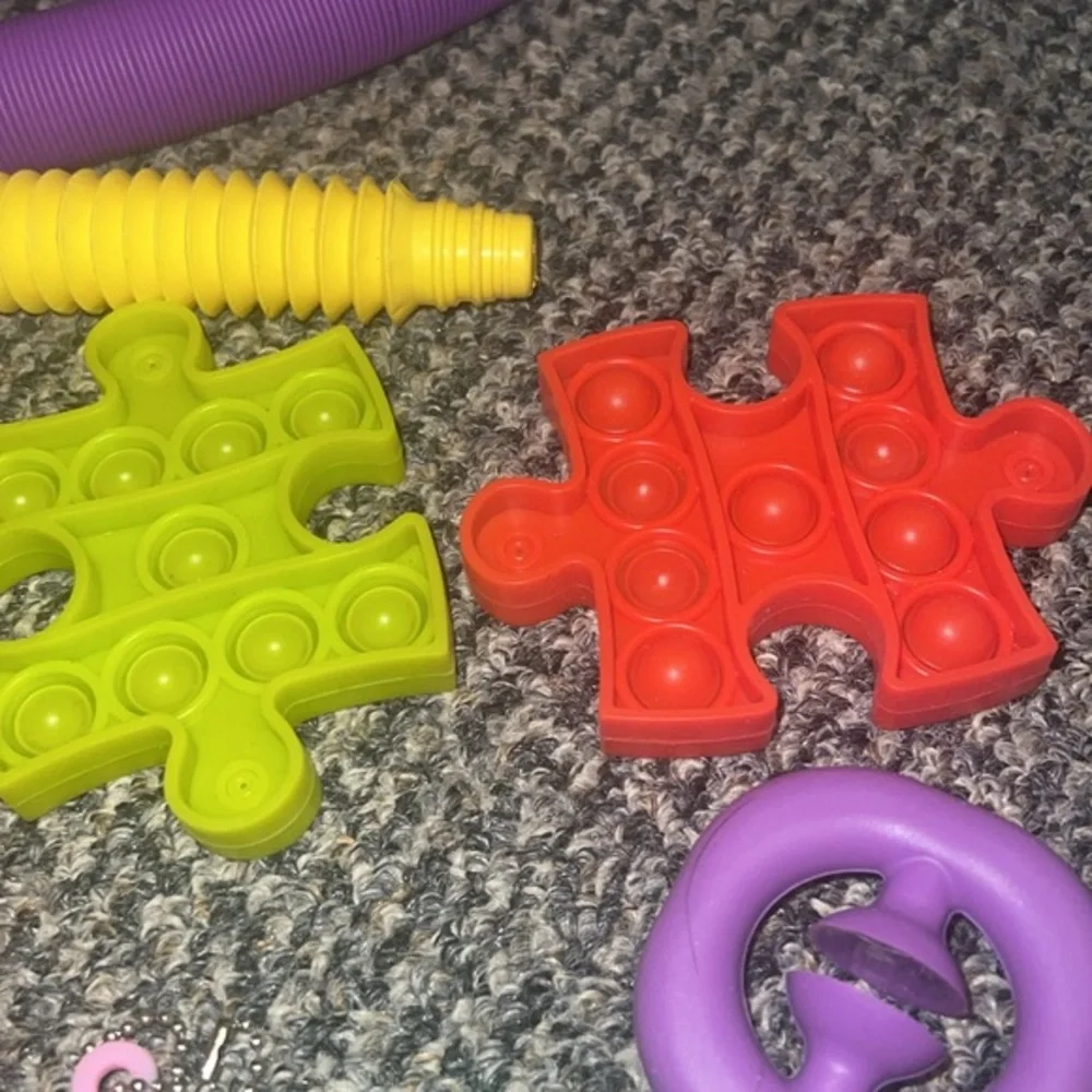 Lot of fidgets. ‎ Various kinds.